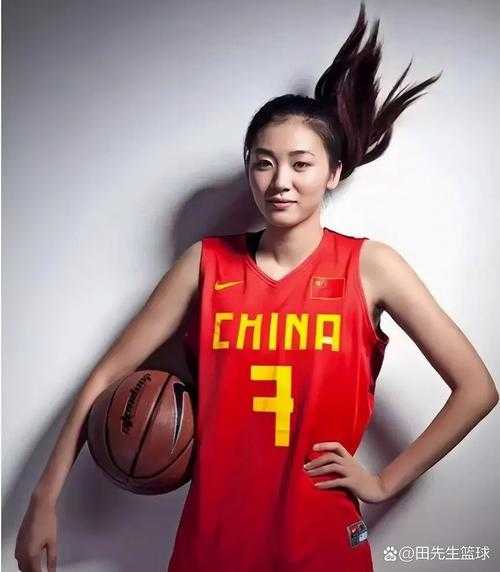 高中女篮比赛中盛轮轩T的表现如何影响球队-她的未来能走多远!