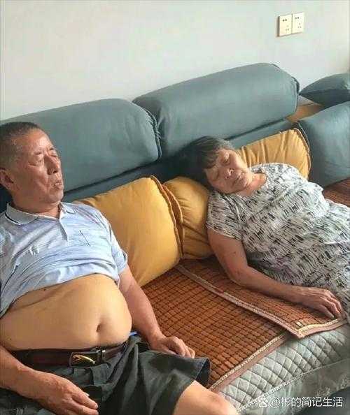 爷爷搂着妈妈睡觉的几种温馨情况