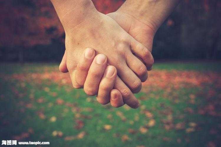 2025年最打动人心的牵手瞬间图鉴